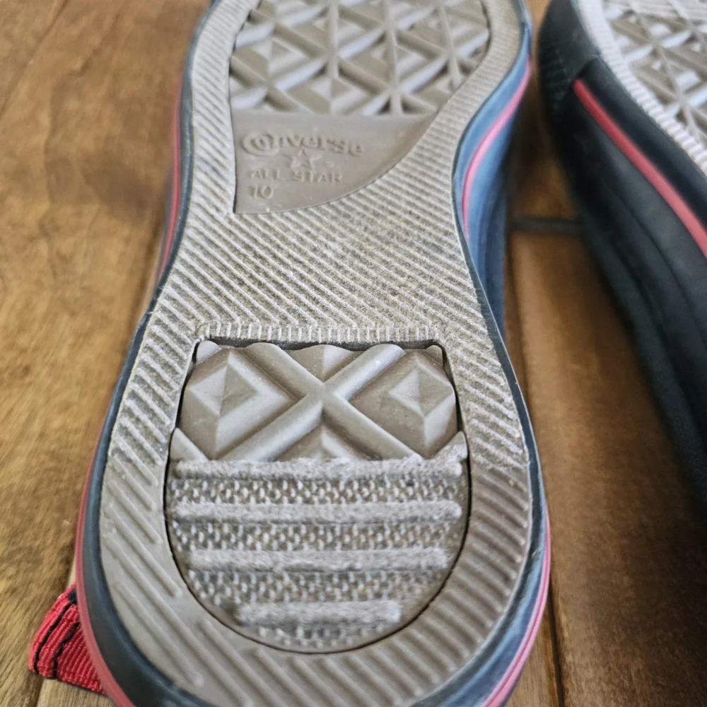 NWOT: *Rare* unisex Converse Chuck Taylors size 10 M/12 W - Picture 7 of 14